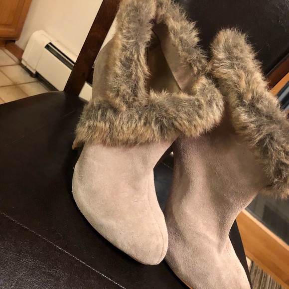 Boots with fur accent - Picture 2 of 3